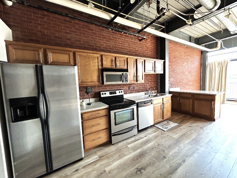 Building Photo - 515 W Main St