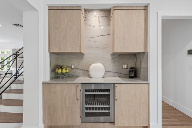 Building Photo - 306 Cordova Rd