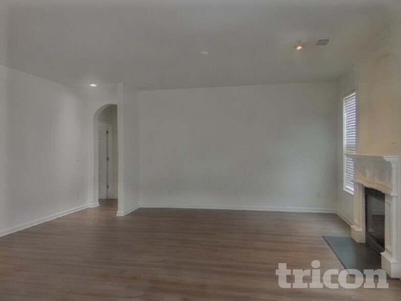 Building Photo - 5732 Barrington Run