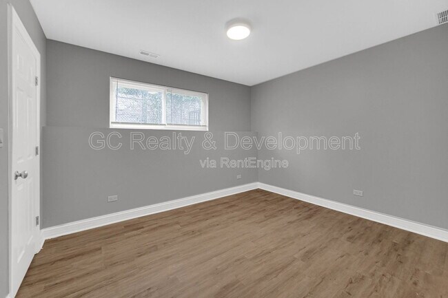 Building Photo - 1048 N Lawndale Ave