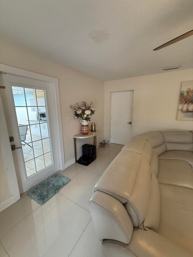 Building Photo - 3139 Egremont Dr