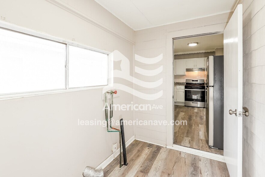 Building Photo - 136 Lawndale Ave