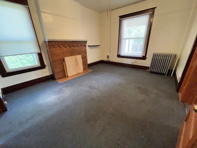 Building Photo - 639 W College Ave