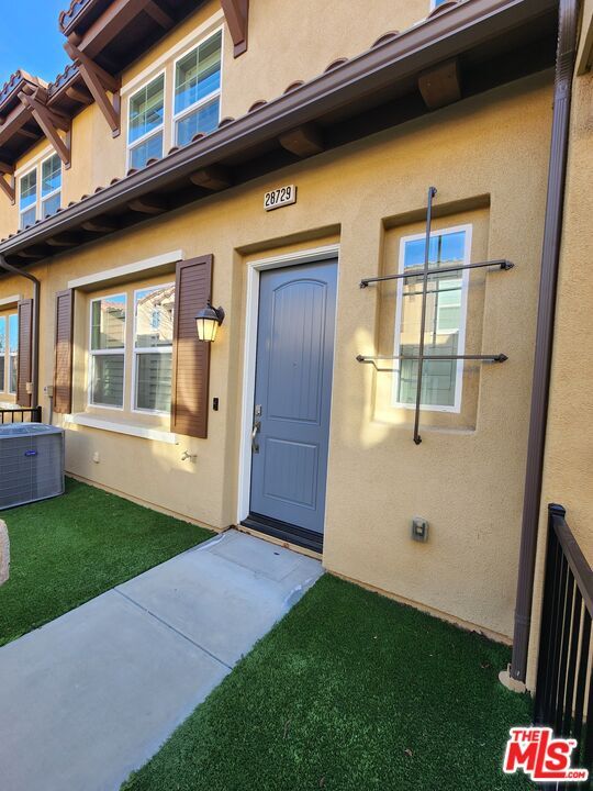 Building Photo - 28729 Jardineras Dr