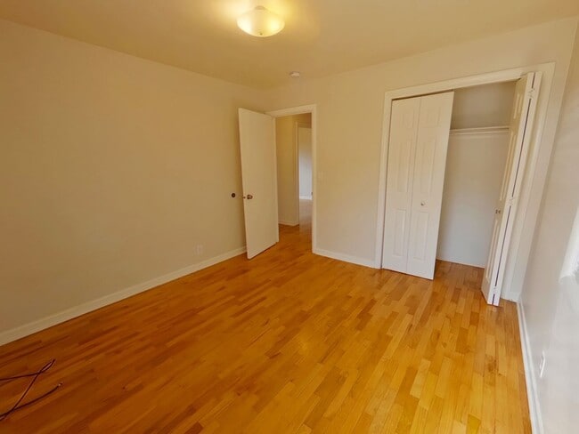 Building Photo - 3 bedroom family home