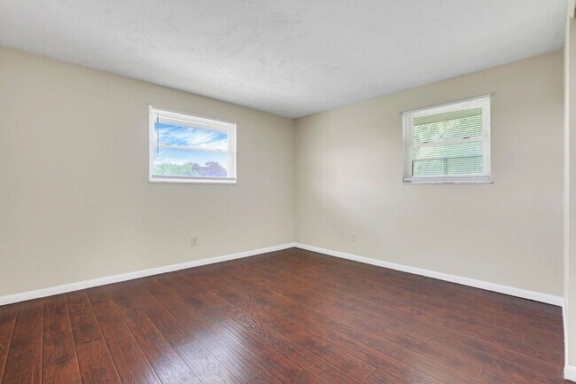 Building Photo - 861 Kingsford Rd