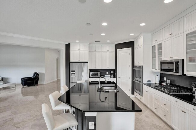 Building Photo - 8210 NW 115th Way