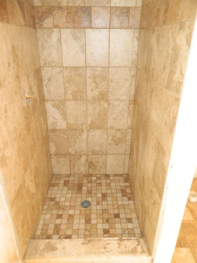 Building Photo - RENOVATED 5 BED/2 BATH WITH GREEN LINE ACCESS IN BRIGHTON