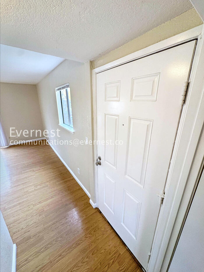 Building Photo - 2520 Walters Way