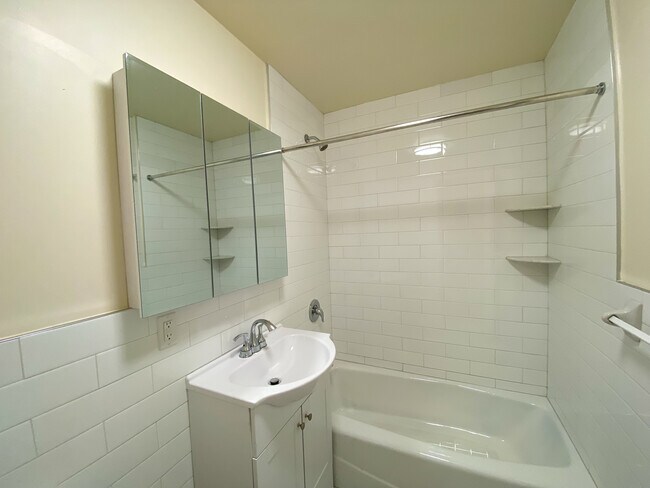 Building Photo - 306 W 73rd St
