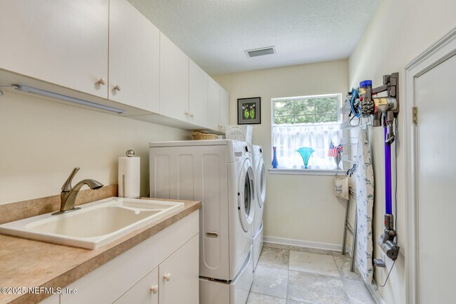 Building Photo - 3316 E Heritage Cove Dr