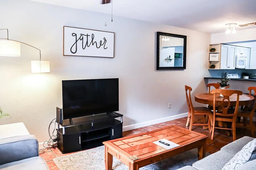 Building Photo - 2228 SW 39th Dr