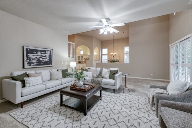 Building Photo - Impressive 4 Bedroom 2.5 Bath home with Po...