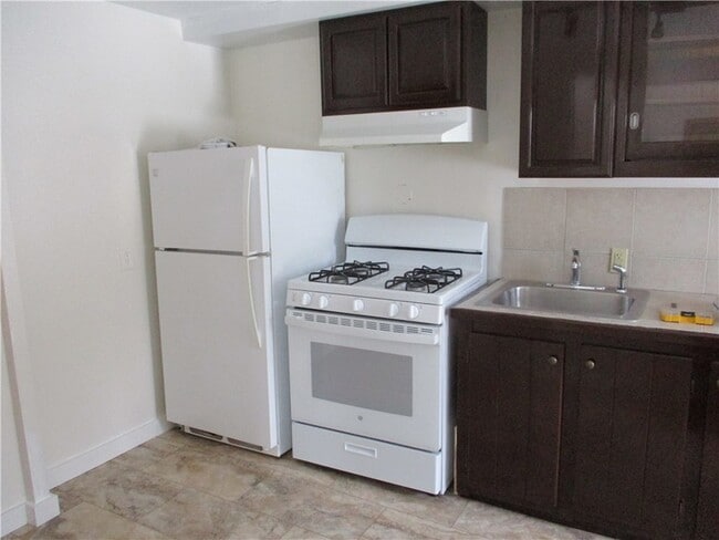 Building Photo - 15 Rowley Ave