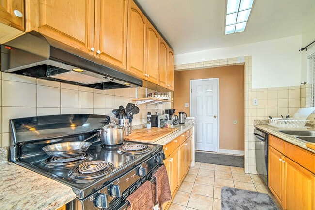 Building Photo - 2475 Armstrong Pl