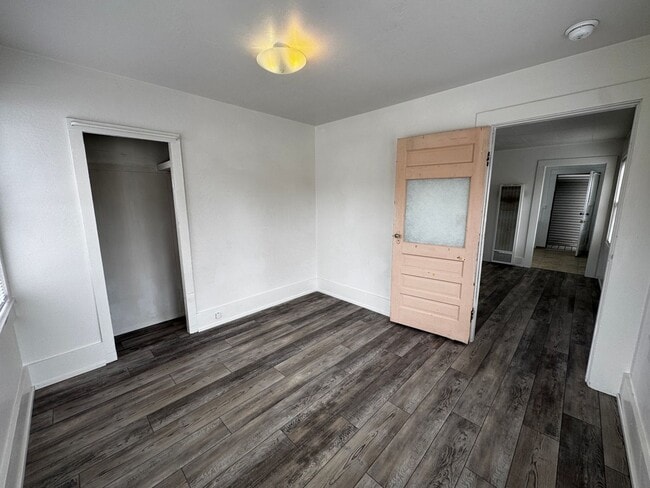 Building Photo - 1 Bed 1 Bath Home Located in Eureka!