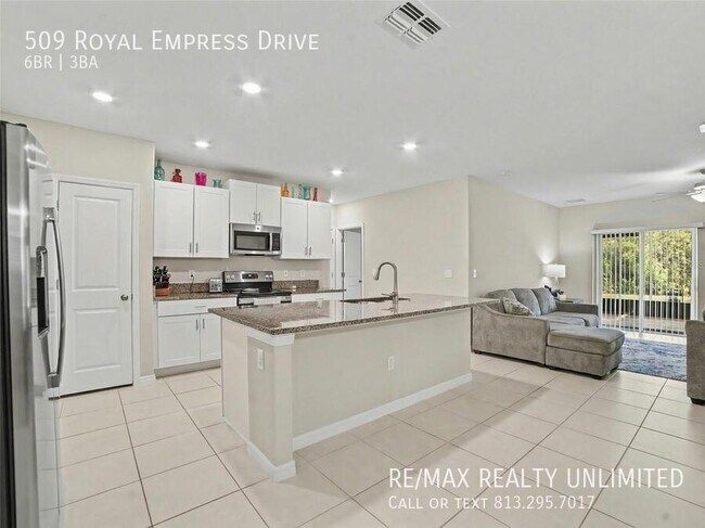 Building Photo - 509 Royal Empress Dr