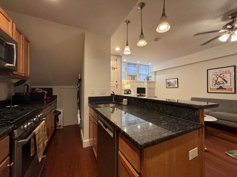 Building Photo - 7 Grove St