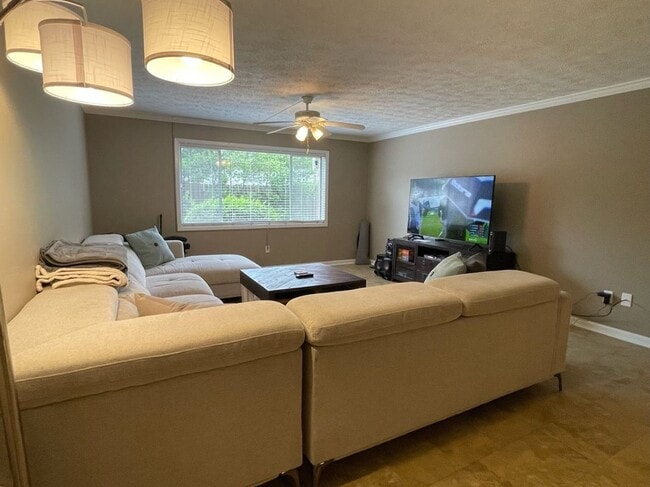 Building Photo - 115 Biscayne Dr NW