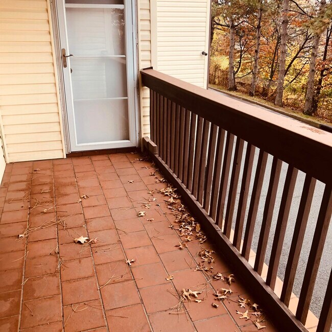 Building Photo - 4 Green Valley Ct