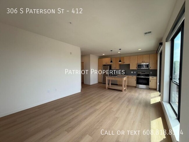Building Photo - 306 S Paterson St