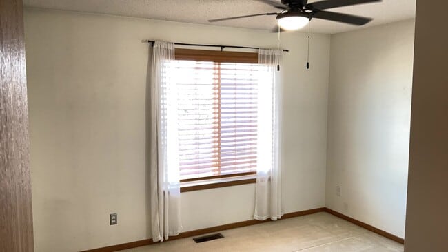 Building Photo - 2 Bed Apple Valley Townhome Available NOW!