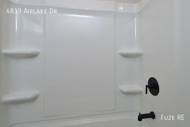 Building Photo - 4819 Airlake Dr