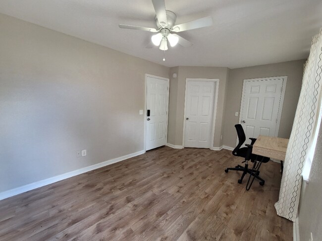 Building Photo - 1329 Nylic St