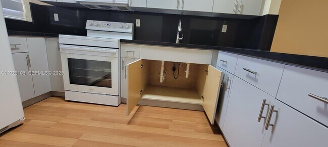 Building Photo - 11470 NW 4th Ln