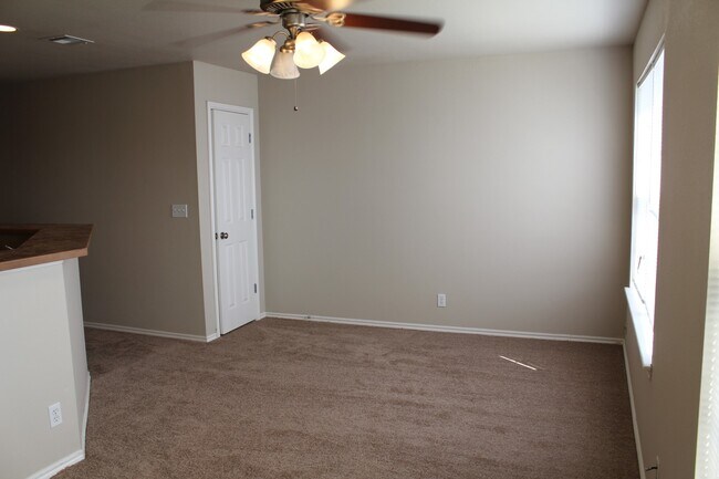 Building Photo - 3077/3079 SS