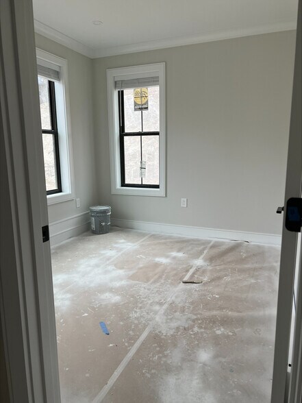 Building Photo - 281 Lamartine St