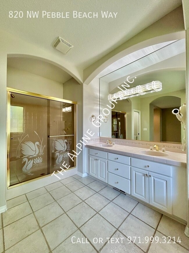 Building Photo - 820 NW Pebble Beach Way