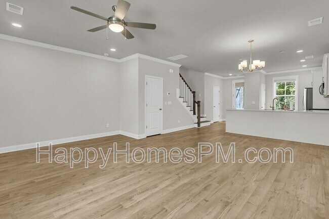 Building Photo - 523 Green Fern Dr