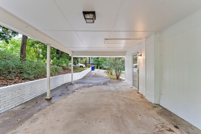 Building Photo - 2352 Elmwood Cir SE