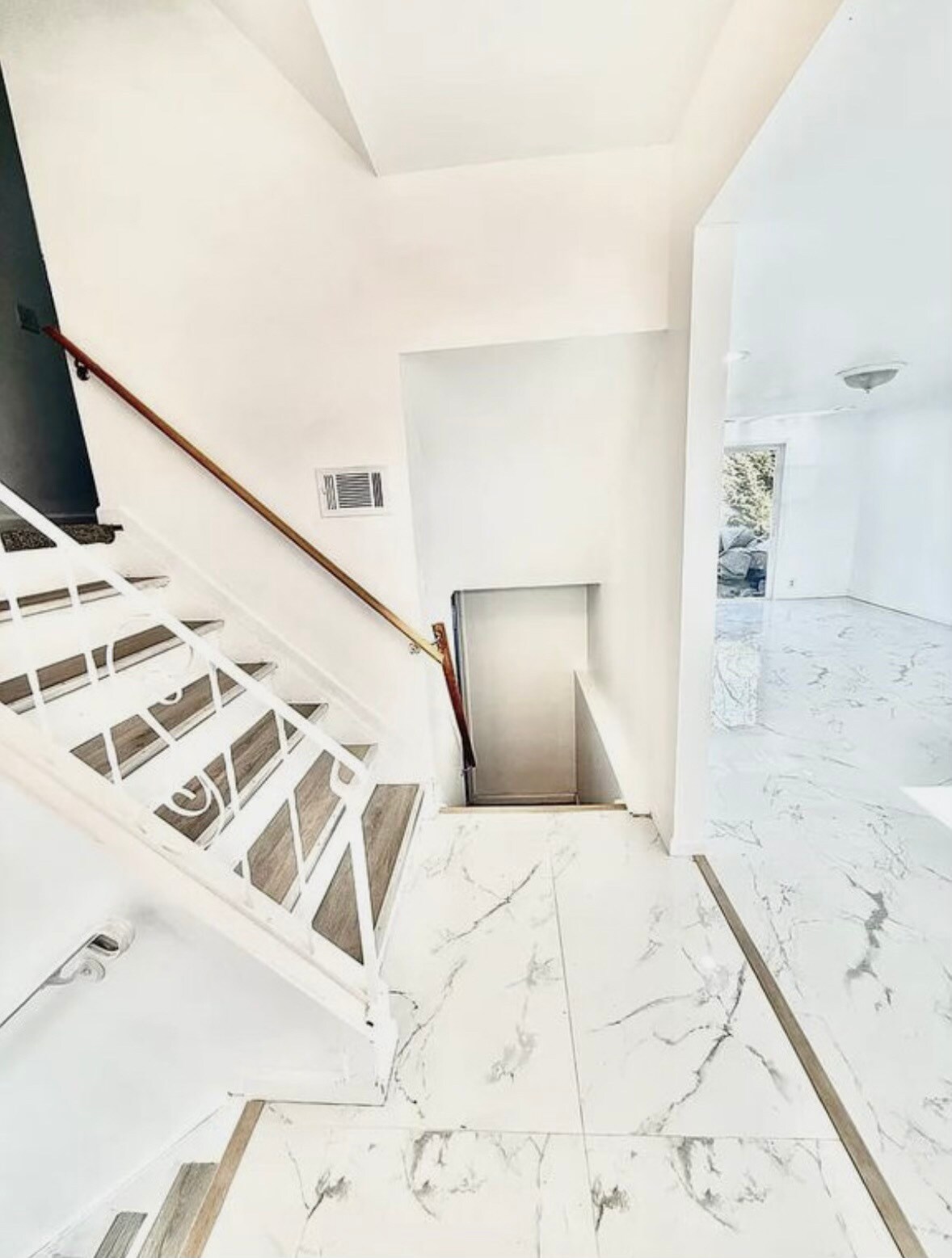 Building Photo - 6 Citadel Ct