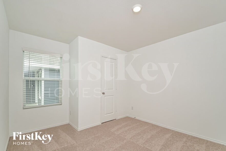 Building Photo - 1333 Plum Rd