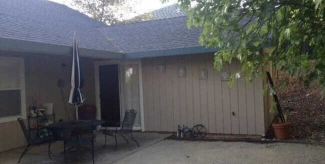 Building Photo - 1000 Teal Ct