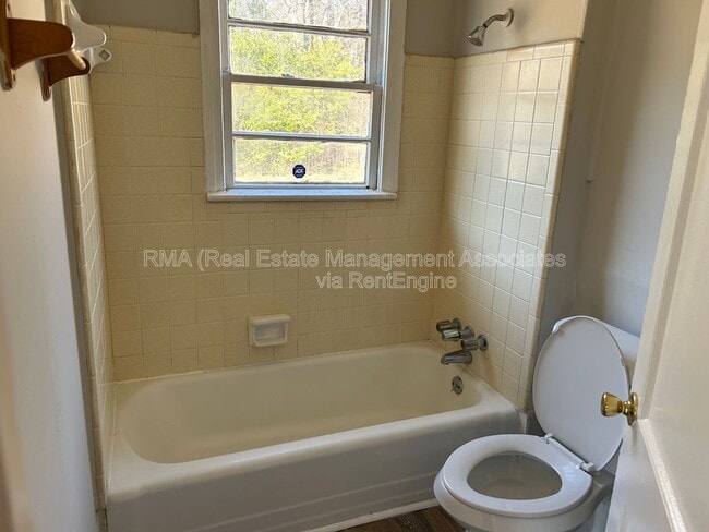 Building Photo - 1113 Dewey St