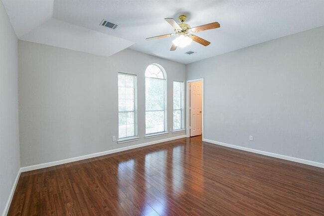 Building Photo - 18035 Somerset Knolls Ct