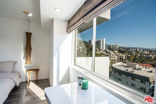 Building Photo - 1155 N La Cienega Blvd