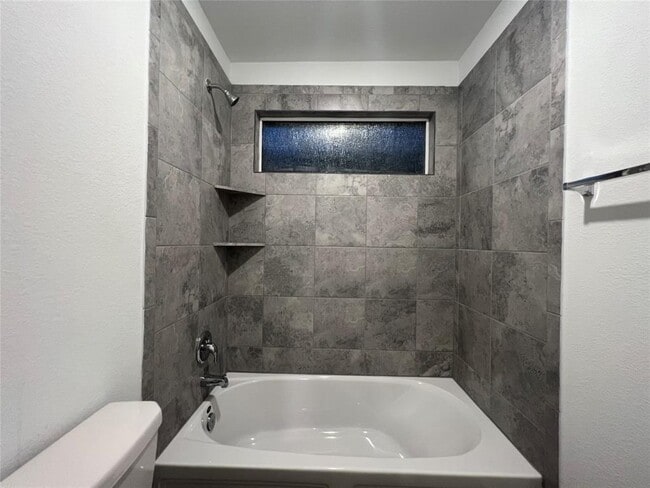 Building Photo - 115 Vintage Dr