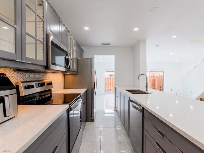 Primary Photo - 4 br, 2.5 bath House - 8212 NW 8th Pl # 2
