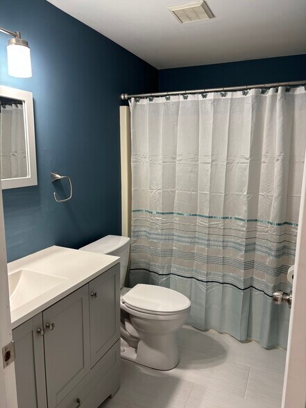 Building Photo - 2708 Alder Creek Dr S