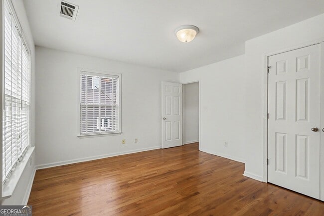 Building Photo - 179 Little St SE