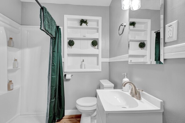 Building Photo - 1709 Clay St