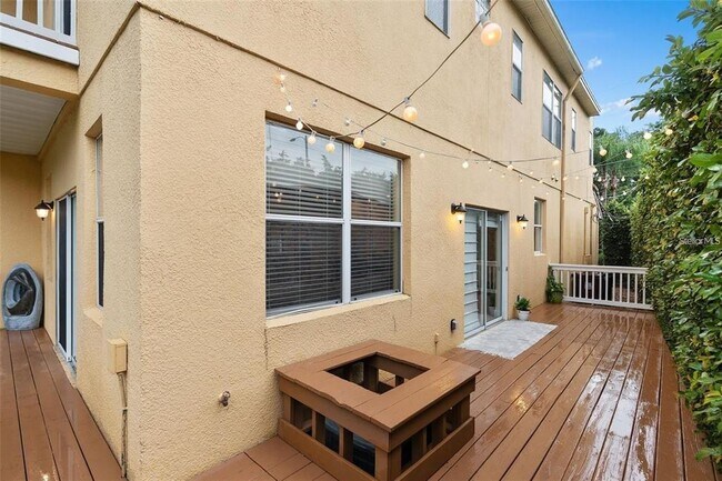 Building Photo - 828 Ellwood Ave