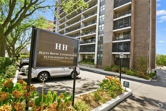 Building Photo - 44 Strawberry Hill Ave