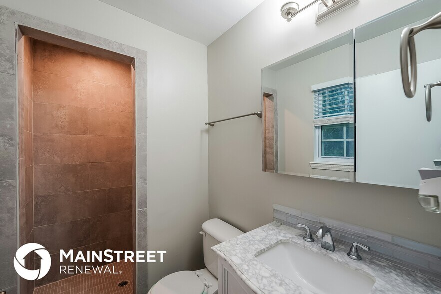 Building Photo - 6820 Briarwood Dr