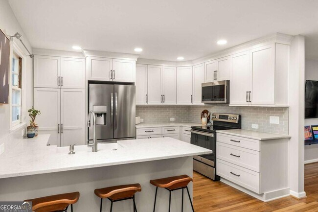 Building Photo - 811 Whelchel Dr