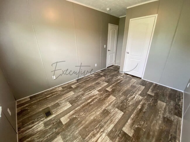 Building Photo - Bright & Spacious 3-Bed, 2-Bath Mobile Hom...